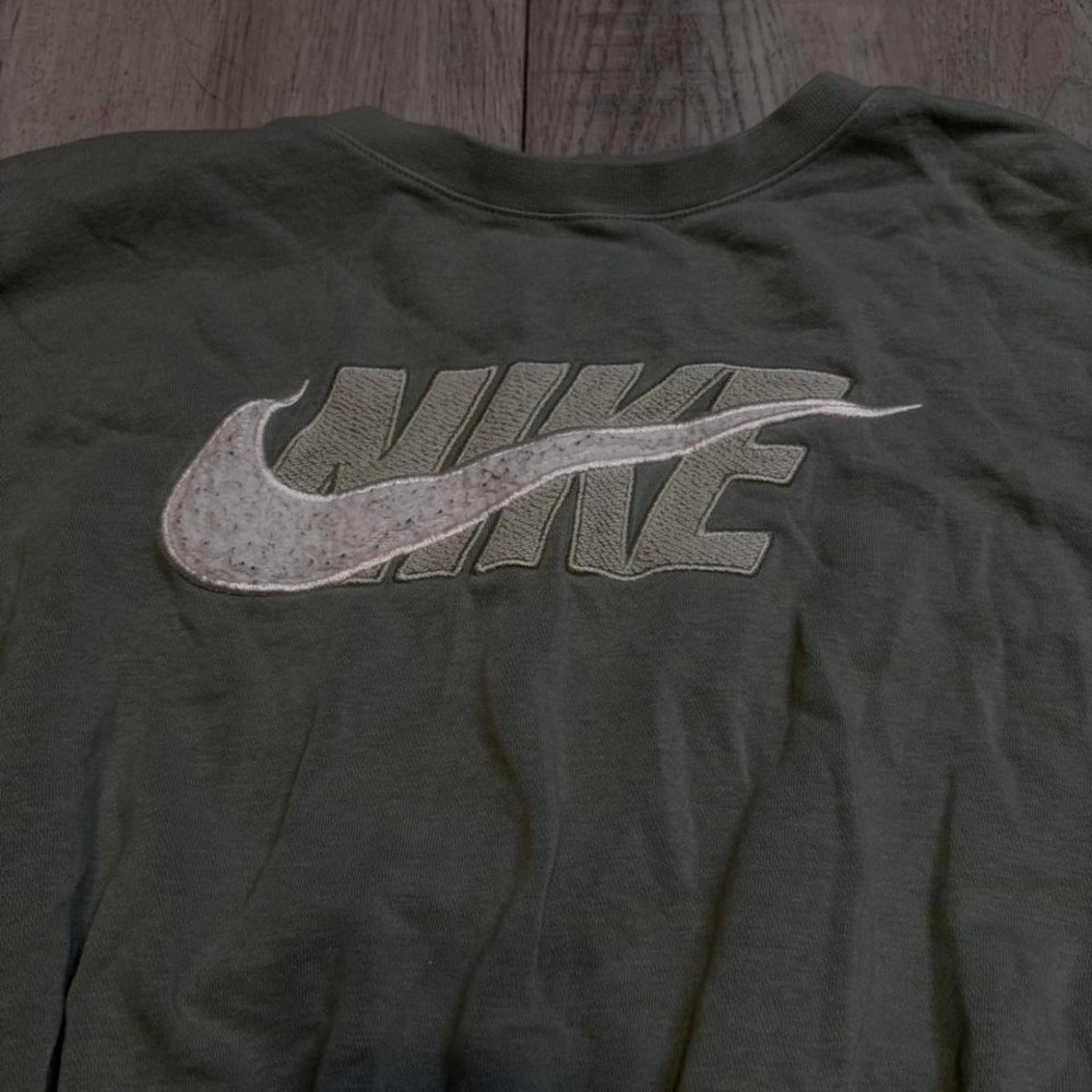 Nike green cropped‎ sweatshirt with silver logo women's size M - Picture 2 of 7